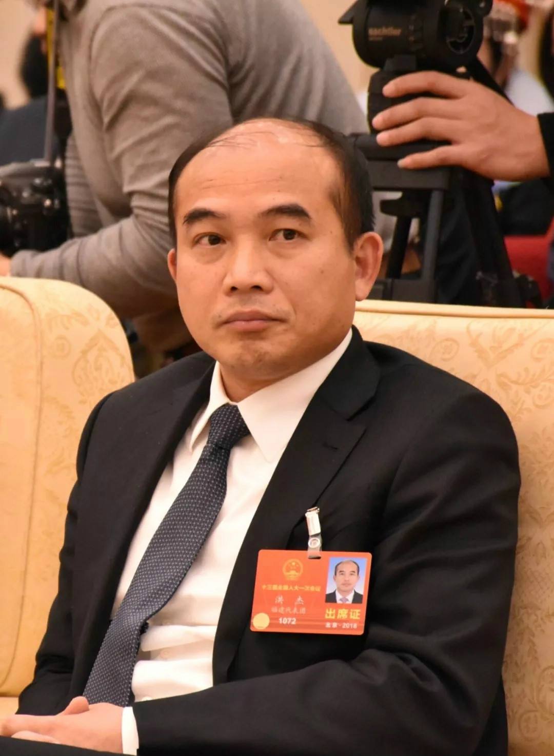 洪杰.jpg 洪杰.jpg
