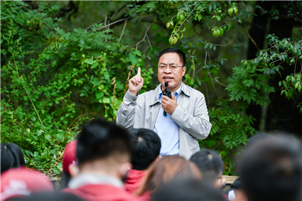 现场讲授《习总书记的知青岁月跟他的群众观》.jpg 现场讲授《习总书记的知青岁月跟他的群众观》.jpg