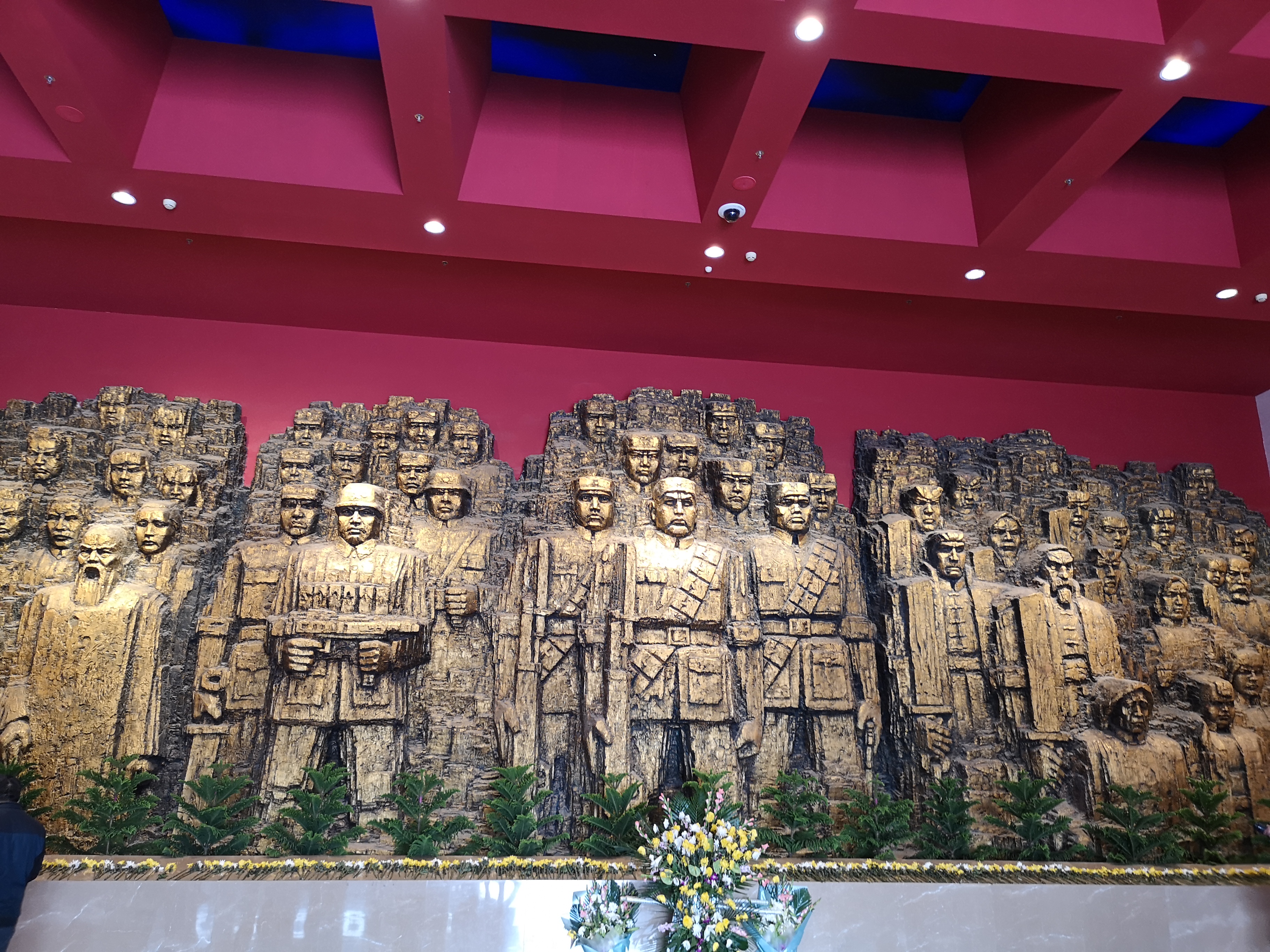 图为抗日战争纪念馆英雄雕像.jpg 图为抗日战争纪念馆英雄雕像.jpg
